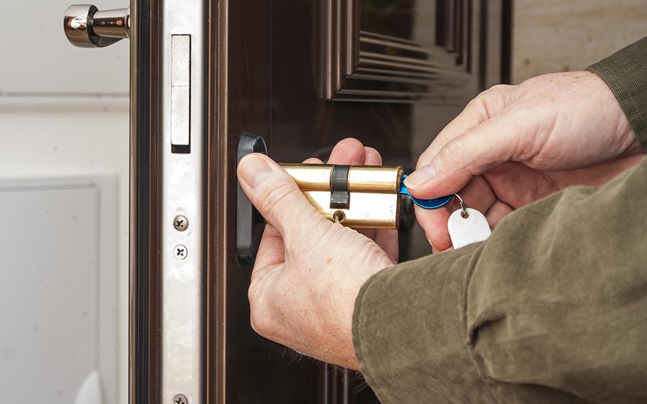changer ouverture porte Mennecy